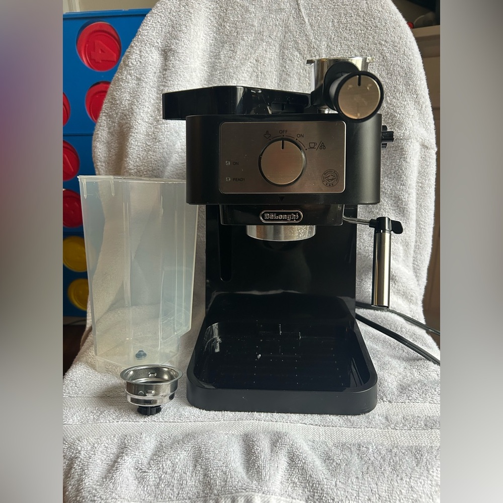 DeLonghi Stilosa 15 Bar Pump Espresso & Cappuccino Machine EC260BK